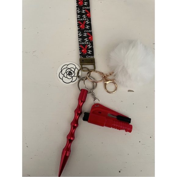 Keychain with accessories - Picture 4 of 8